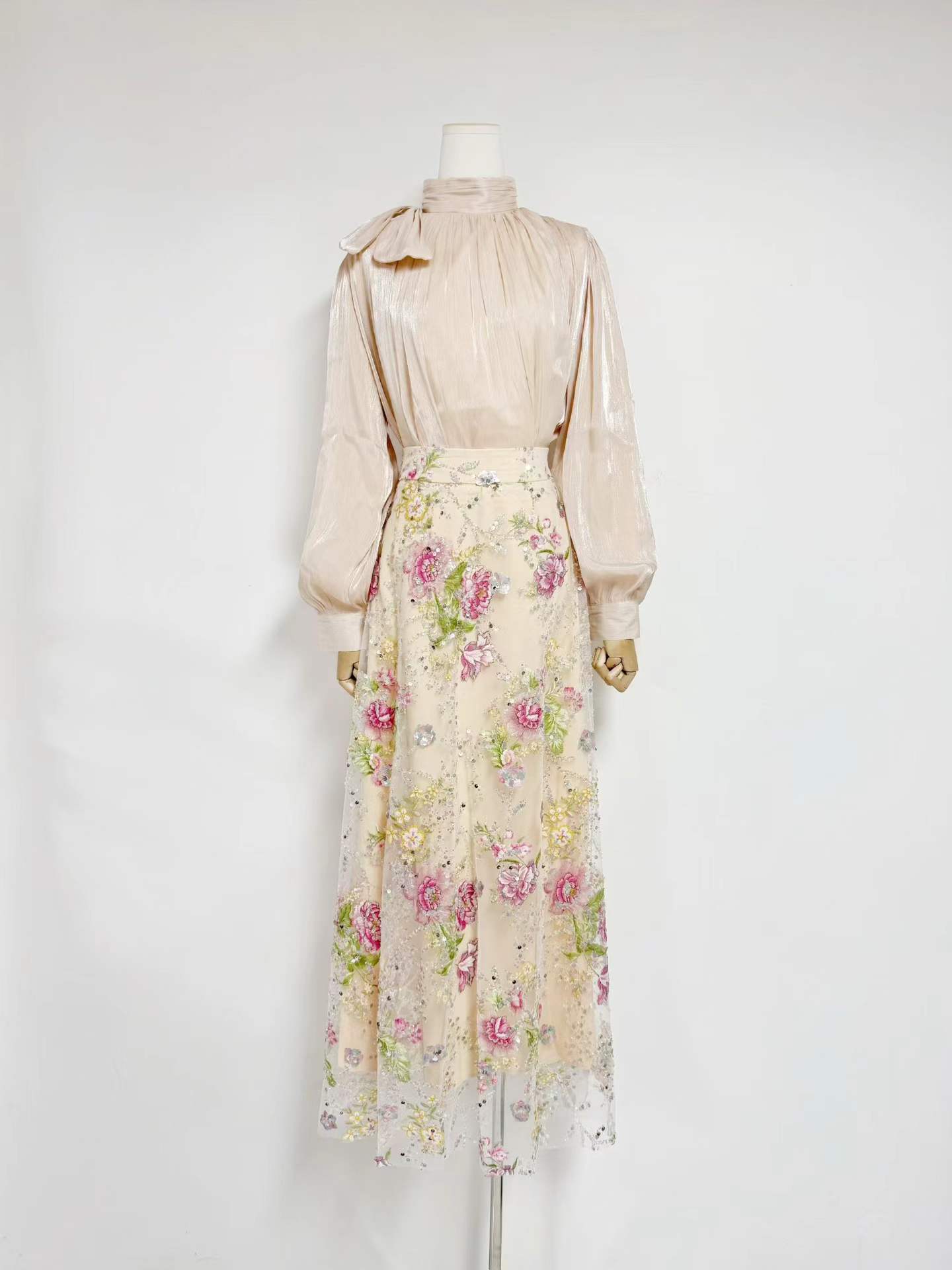Conjunto Elegante e Chic VGH P - Women Formal Wear Set avaliação e preço